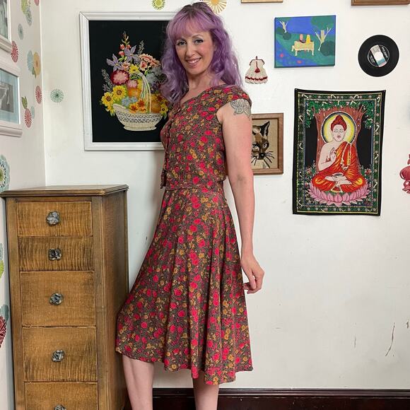 Vintage Red and Gold Floral Skirt Set, 1970s Flower Print Blouse & Skirt Size S - Picture 4 of 11